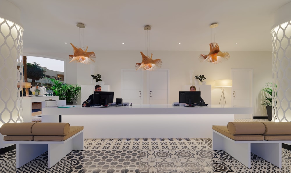 H10 Ocean Dunas - Adults Only — Hotel building in Corralejo, Canary Islands