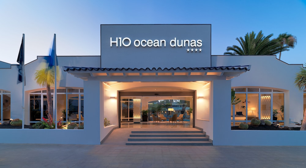 H10 Ocean Dunas - Adults Only — Hotel building in Corralejo, Canary Islands