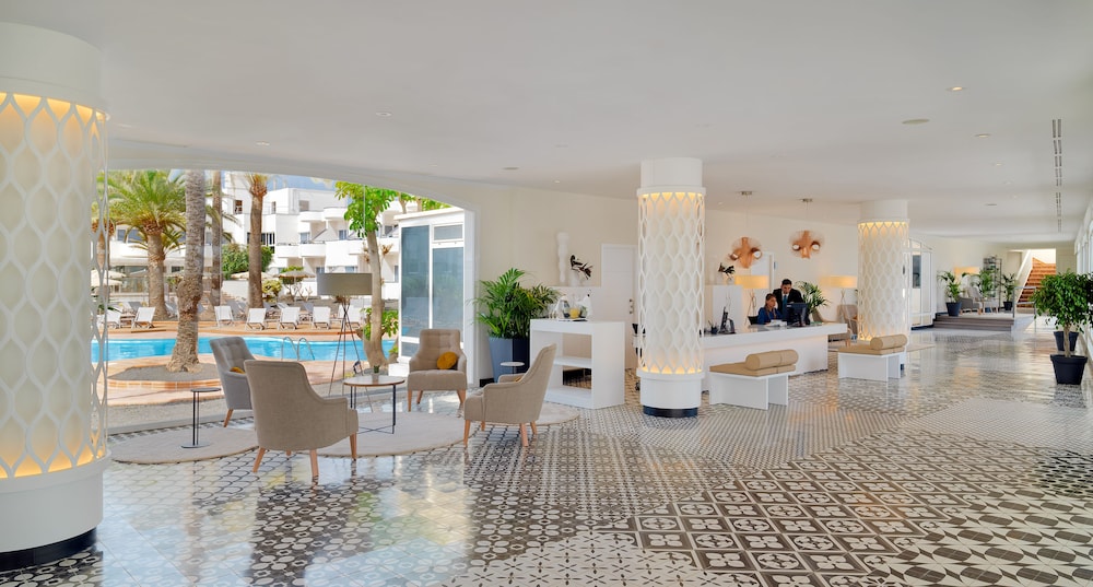 H10 Ocean Dunas - Adults Only — Hotel building in Corralejo, Canary Islands