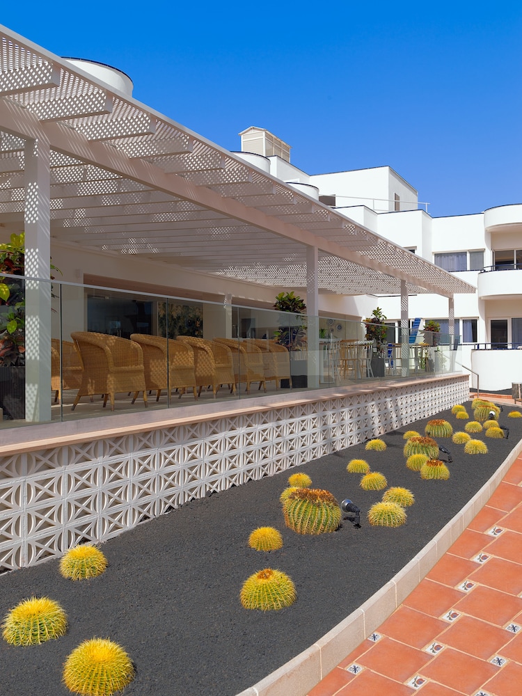 H10 Ocean Dunas - Adults Only — Hotel building in Corralejo, Canary Islands
