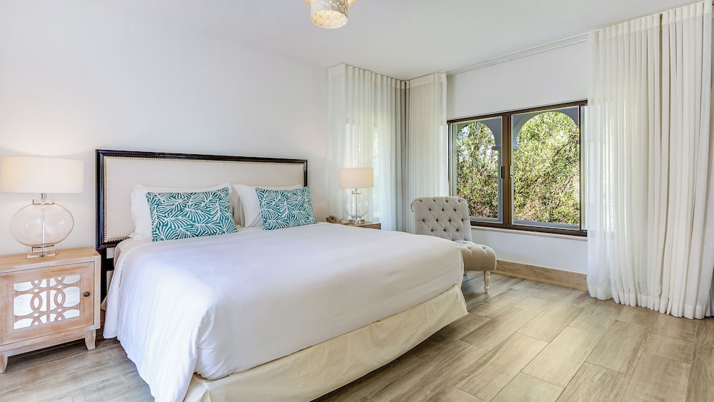 Pine Cliffs Village — Hotel rooms in Albufeira, Faro