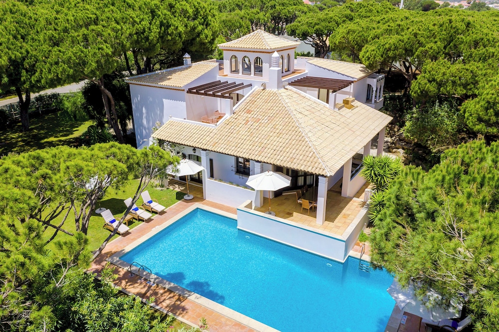 Pine Cliffs Village — Swimming pool in Albufeira, Faro