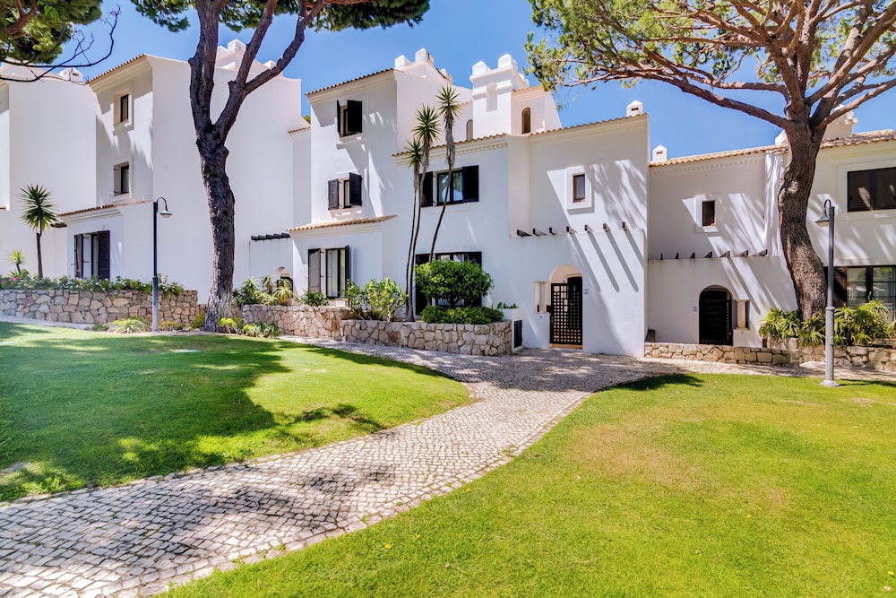 Pine Cliffs Village — Hotel building in Albufeira, Faro
