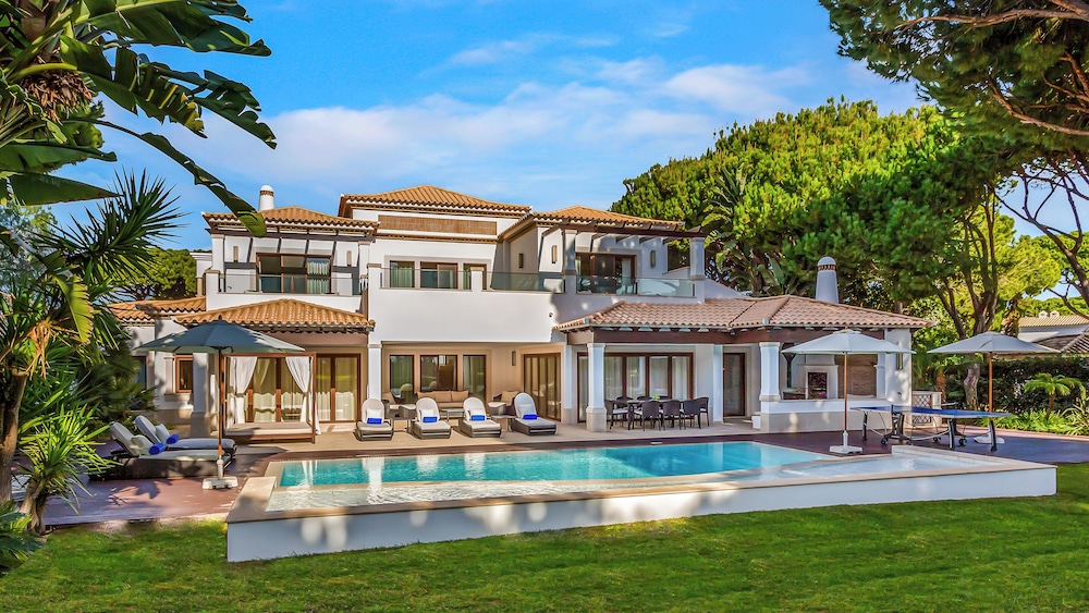 Pine Cliffs Village — Swimming pool in Albufeira, Faro