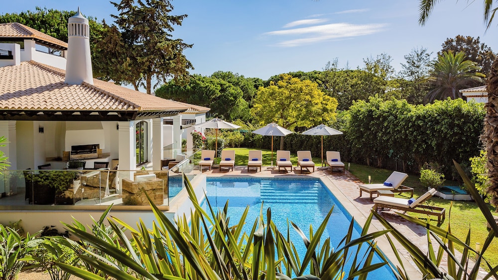 Pine Cliffs Village — Swimming pool in Albufeira, Faro
