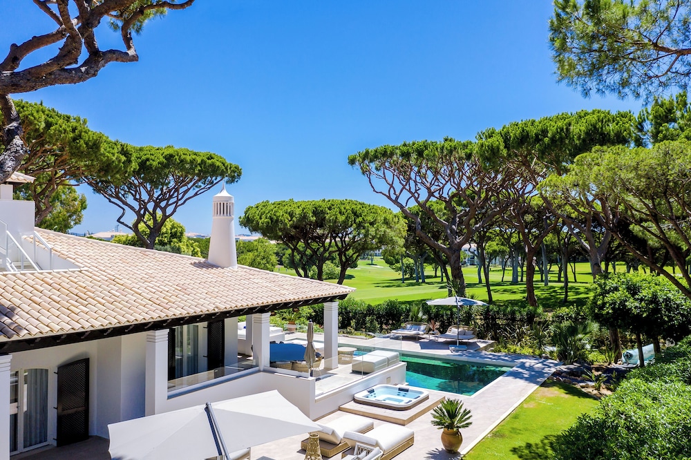 Pine Cliffs Village — Swimming pool in Albufeira, Faro