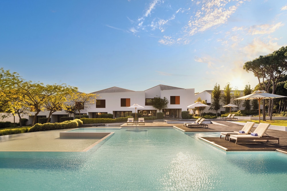 Pine Cliffs Village — Swimming pool in Albufeira, Faro