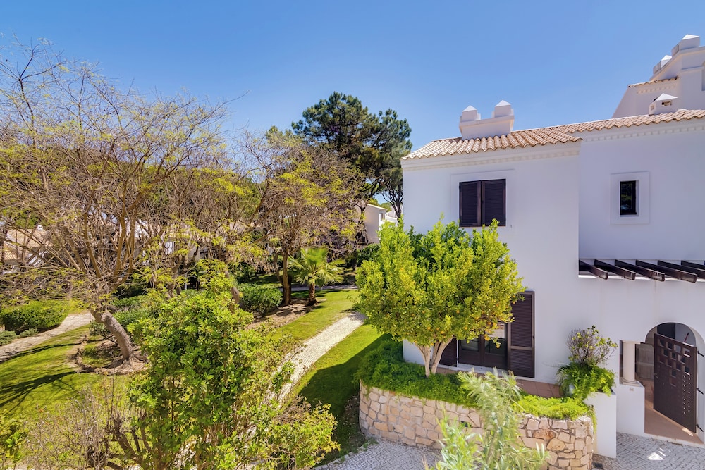 Pine Cliffs Village — Hotel building in Albufeira, Faro