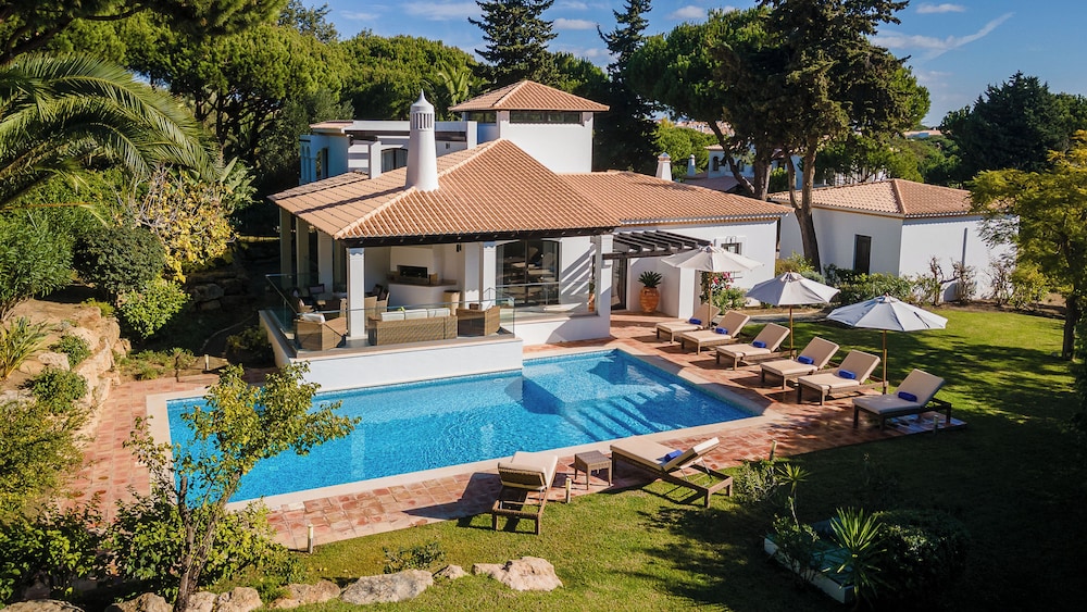 Pine Cliffs Village — Swimming pool in Albufeira, Faro