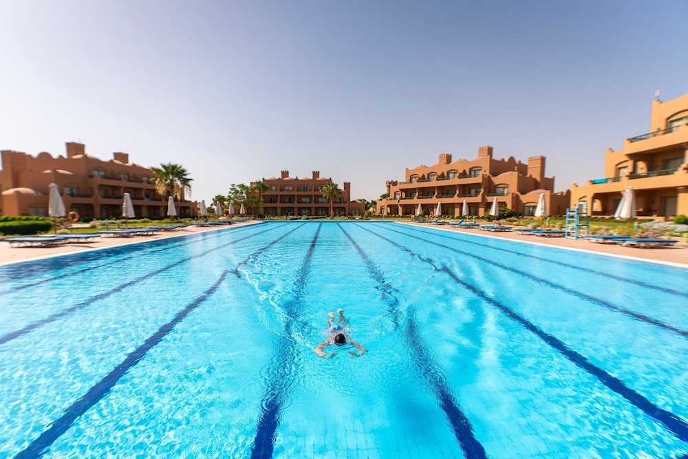 Akassia Swiss Resort — Swimming pool in El Quseir, Red Sea