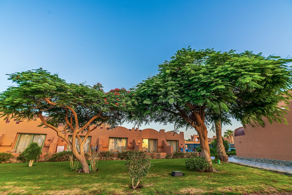 Akassia Swiss Resort — Hotel building in El Quseir, Red Sea