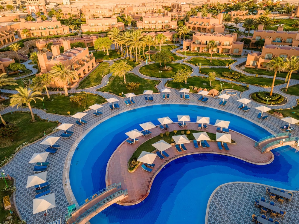 Akassia Swiss Resort — Swimming pool in El Quseir, Red Sea