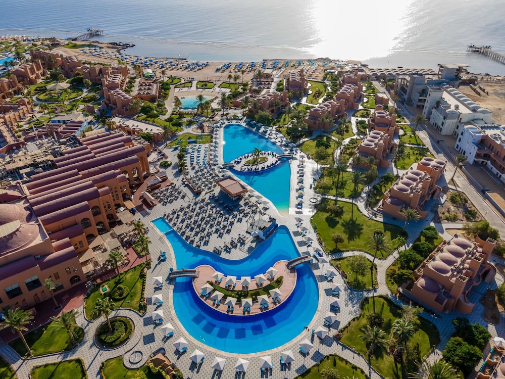 Akassia Swiss Resort — Swimming pool in El Quseir, Red Sea