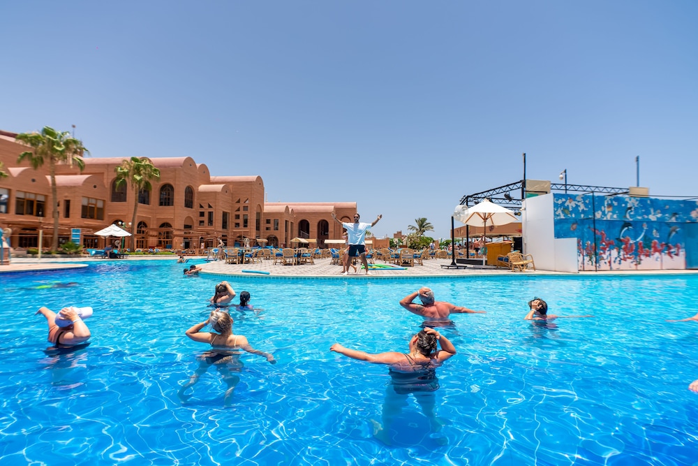 Akassia Swiss Resort — Swimming pool in El Quseir, Red Sea