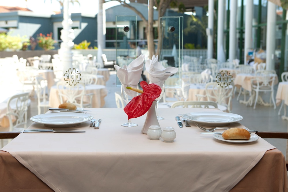 Hotel Colón Guanahaní Adults Only — Restaurant & bars in Costa Adeje, Canary Islands