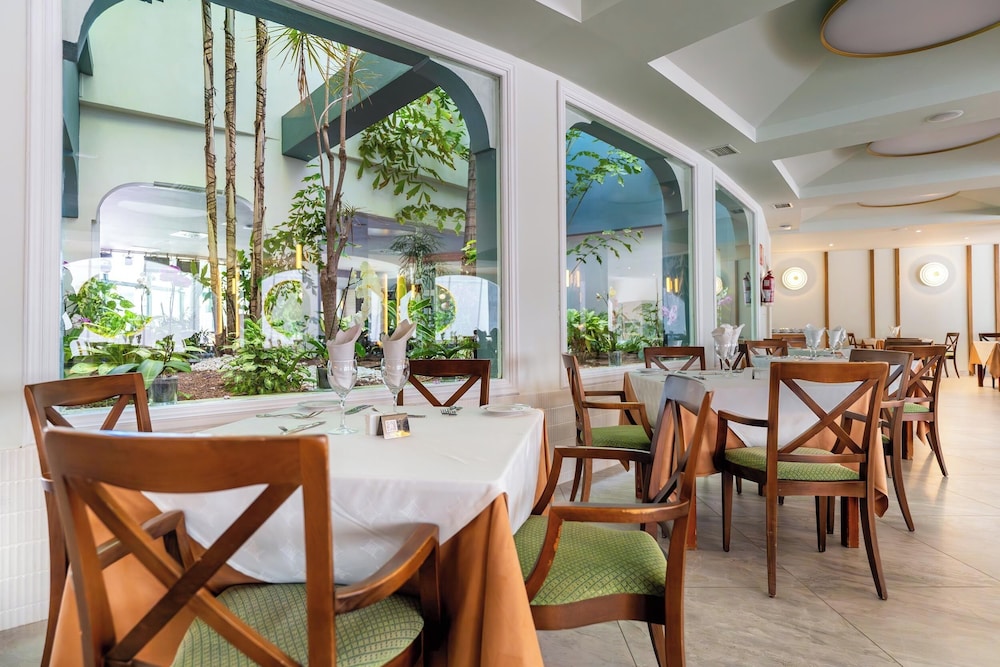 Hotel Colón Guanahaní Adults Only — Restaurant & bars in Costa Adeje, Canary Islands