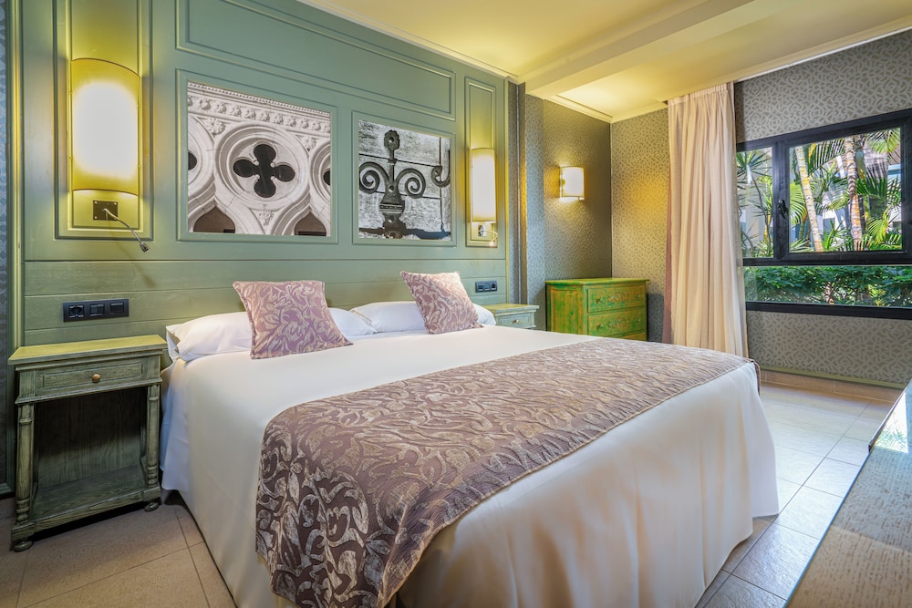 Hotel Colón Guanahaní Adults Only — Hotel rooms in Costa Adeje, Canary Islands