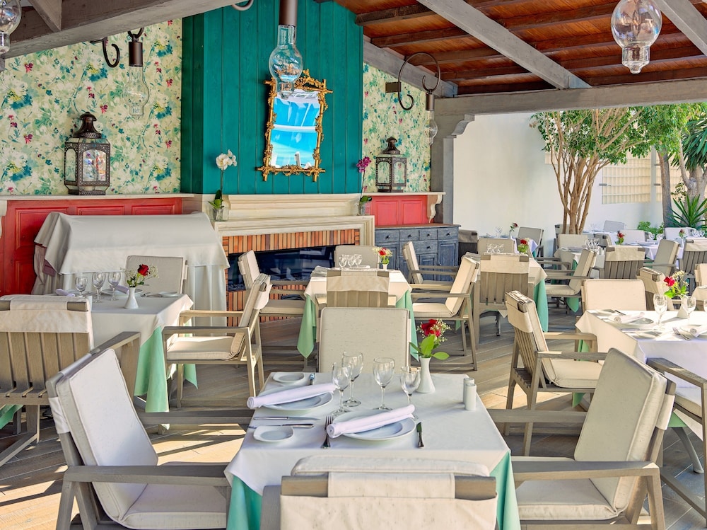 Hotel Colón Guanahaní Adults Only — Restaurant & bars in Costa Adeje, Canary Islands
