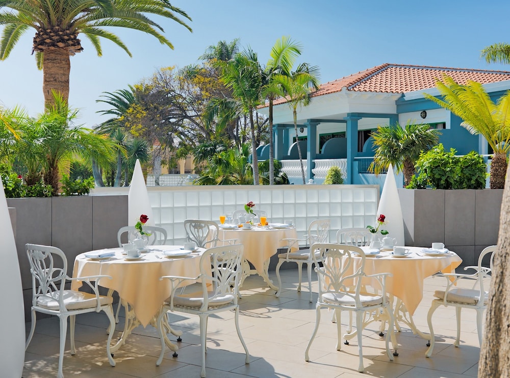 Hotel Colón Guanahaní Adults Only — Restaurant & bars in Costa Adeje, Canary Islands