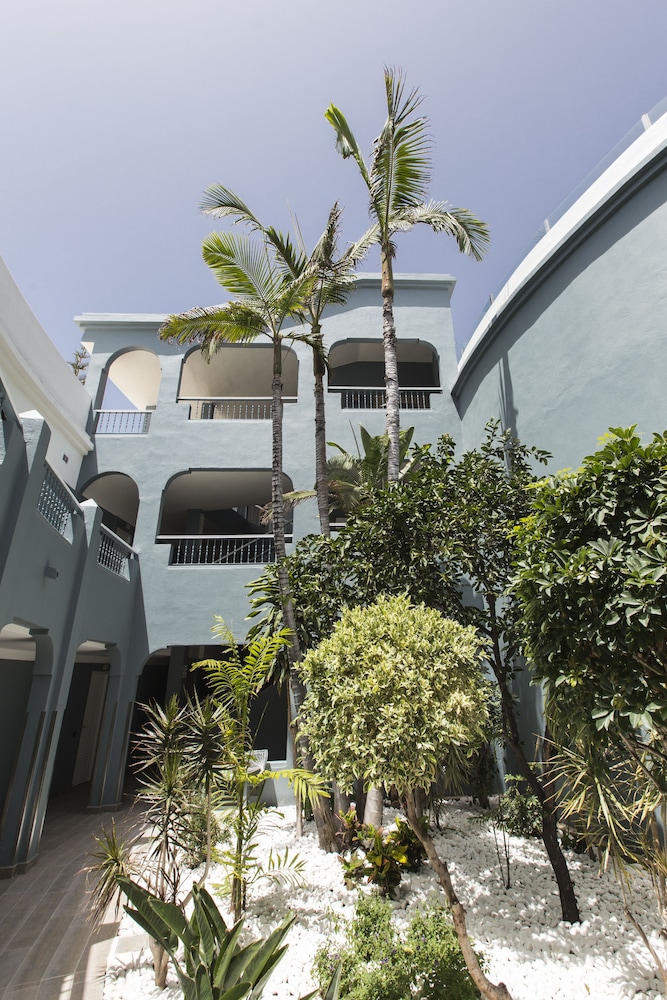 Hotel Colón Guanahaní Adults Only — Hotel building in Costa Adeje, Canary Islands