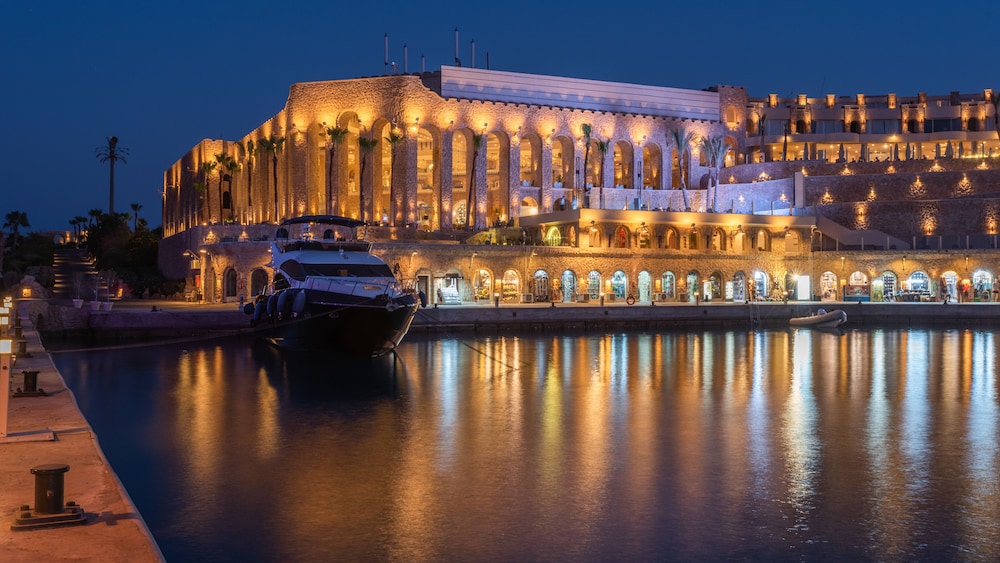 Pickalbatros Citadel Resort Sahl Hasheesh — Hotel building in Sahl Hasheesh, Red Sea