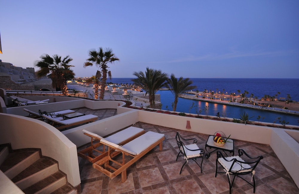 Pickalbatros Citadel Resort Sahl Hasheesh — Hotel building in Sahl Hasheesh, Red Sea