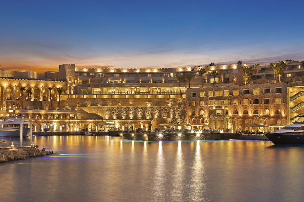 Pickalbatros Citadel Resort Sahl Hasheesh — Hotel building in Sahl Hasheesh, Red Sea