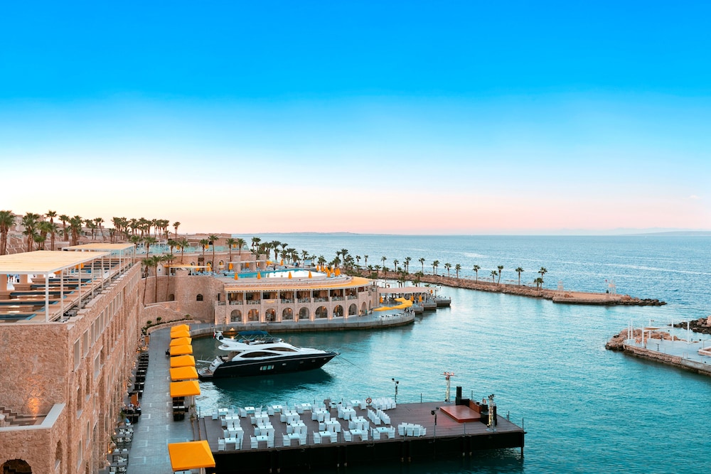 Pickalbatros Citadel Resort Sahl Hasheesh — Hotel building in Sahl Hasheesh, Red Sea