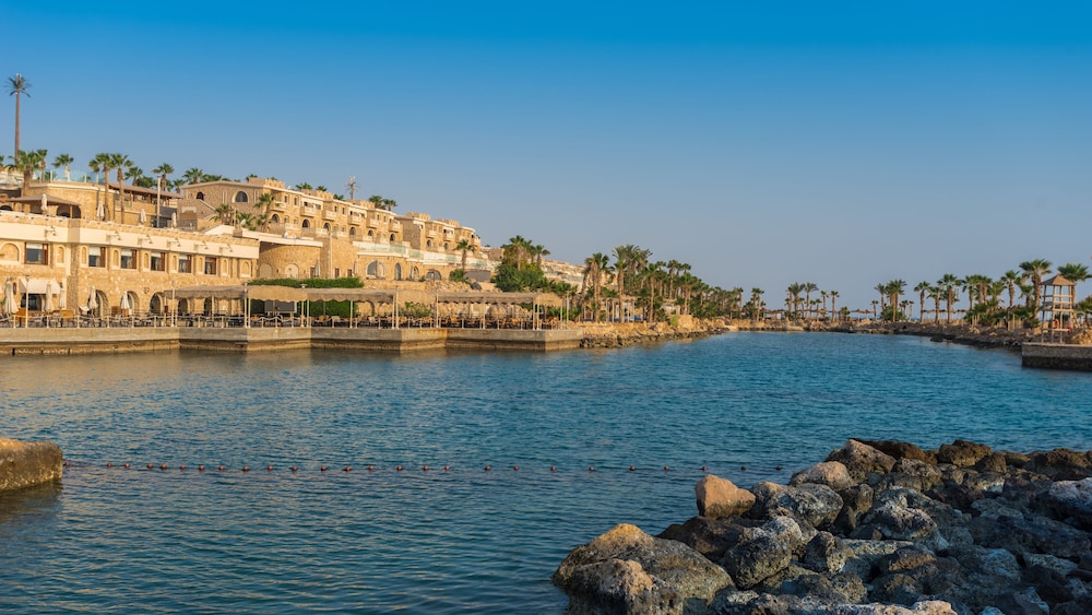Pickalbatros Citadel Resort Sahl Hasheesh — Hotel building in Sahl Hasheesh, Red Sea
