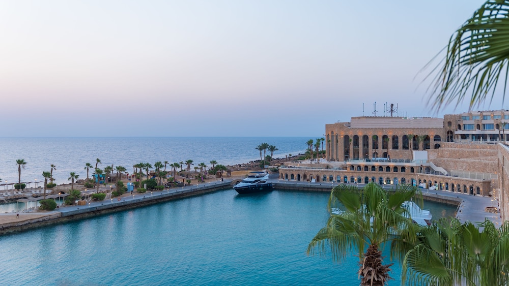 Pickalbatros Citadel Resort Sahl Hasheesh — Hotel building in Sahl Hasheesh, Red Sea