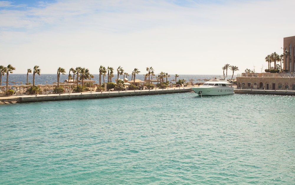 Pickalbatros Citadel Resort Sahl Hasheesh — Beach in Sahl Hasheesh, Red Sea