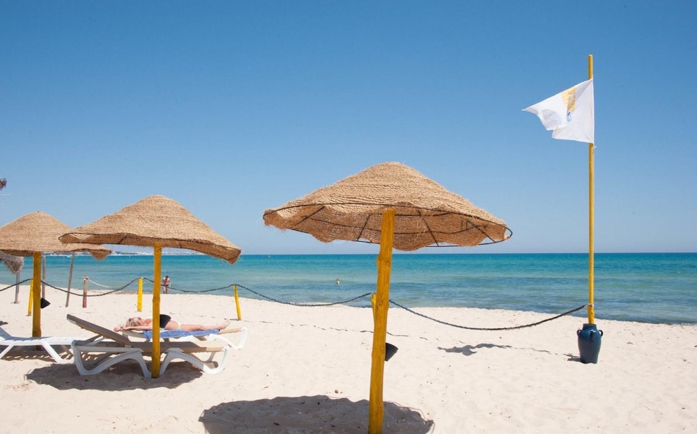 Hotel Nesrine Hammamet — Beach in Hammamet, Nabeul