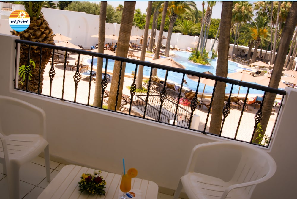 Hotel Nesrine Hammamet — Swimming pool in Hammamet, Nabeul
