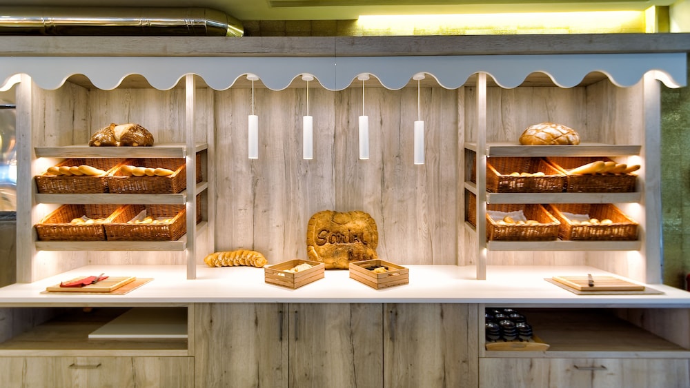 Bull Escorial & Spa — Restaurant & bars in Playa del Ingles, Canary Islands