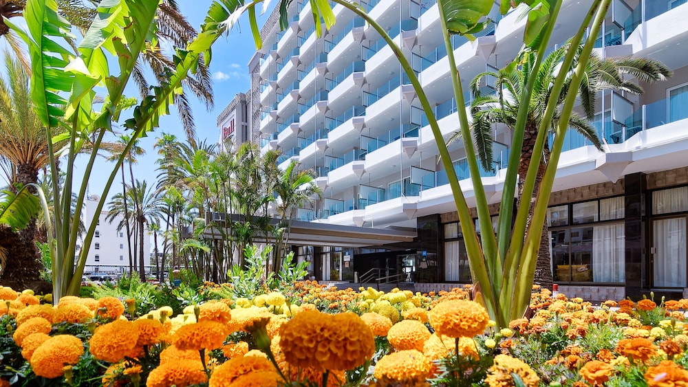 Bull Escorial & Spa — Hotel building in Playa del Ingles, Canary Islands