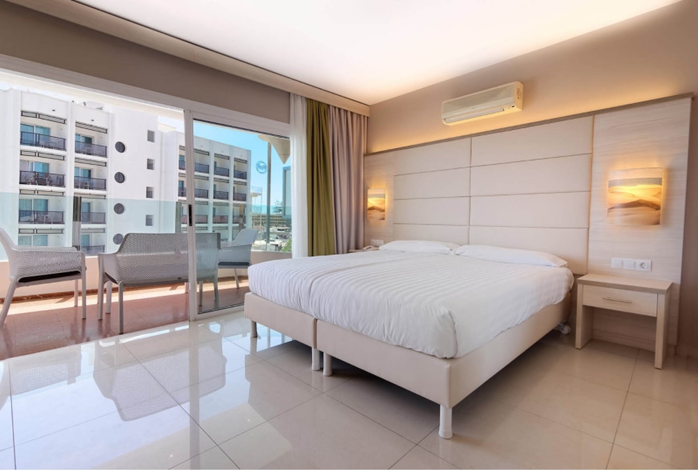 Bull Escorial & Spa — Hotel rooms in Playa del Ingles, Canary Islands