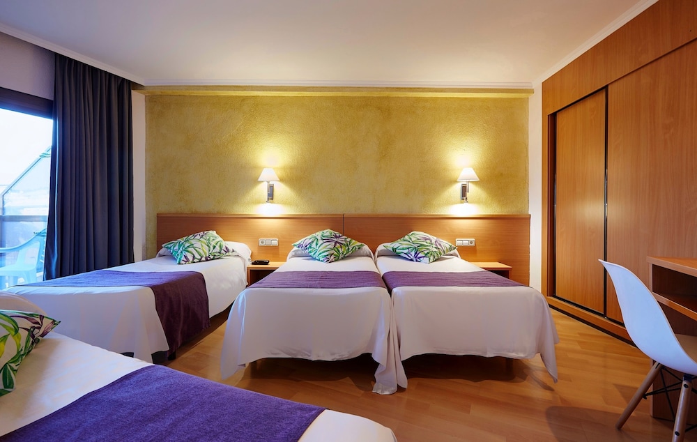 Hotel Samba — Hotel rooms in Lloret de Mar, Catalonia