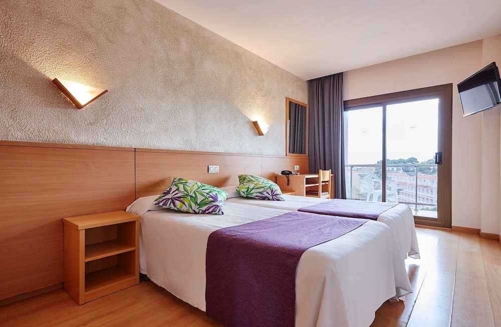 Hotel Samba — Hotel rooms in Lloret de Mar, Catalonia