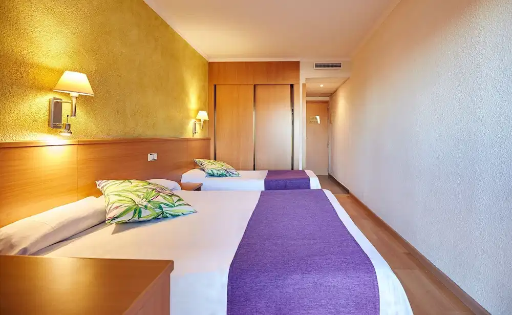 Hotel Samba — Hotel rooms in Lloret de Mar, Catalonia