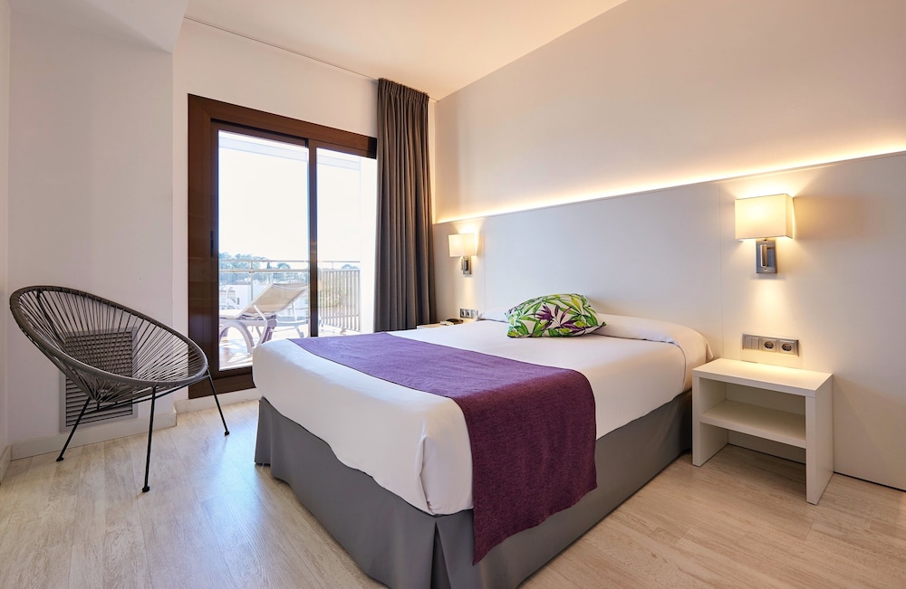 Hotel Samba — Hotel rooms in Lloret de Mar, Catalonia