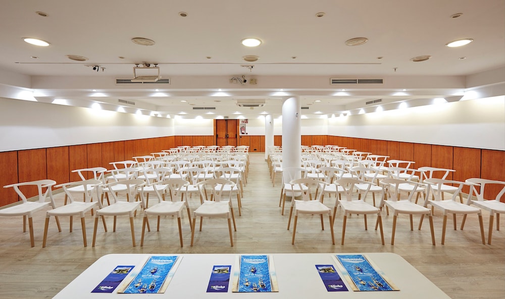 Hotel Samba — Hotel building in Lloret de Mar, Catalonia