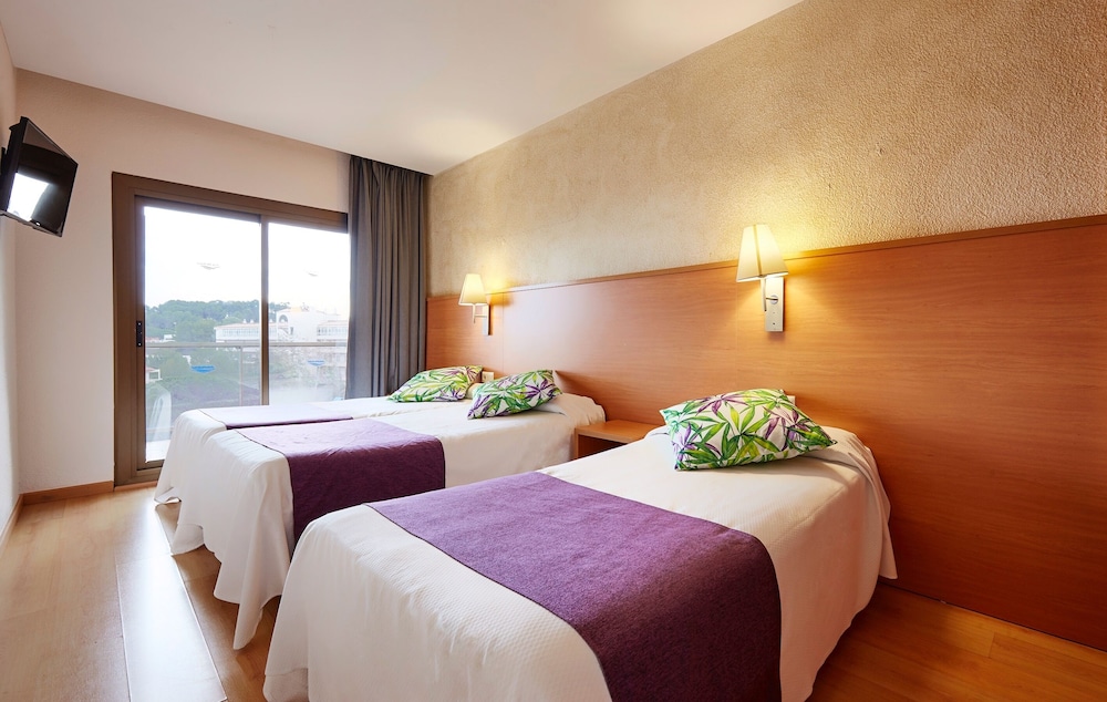 Hotel Samba — Hotel rooms in Lloret de Mar, Catalonia