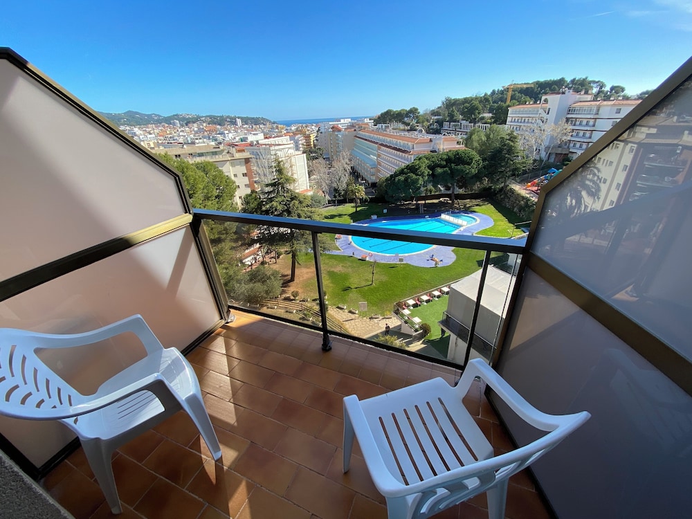 Hotel Samba — Swimming pool in Lloret de Mar, Catalonia
