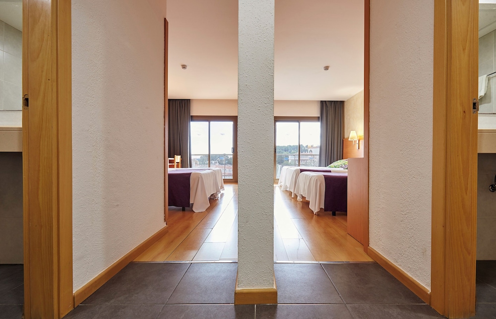 Hotel Samba — Hotel rooms in Lloret de Mar, Catalonia