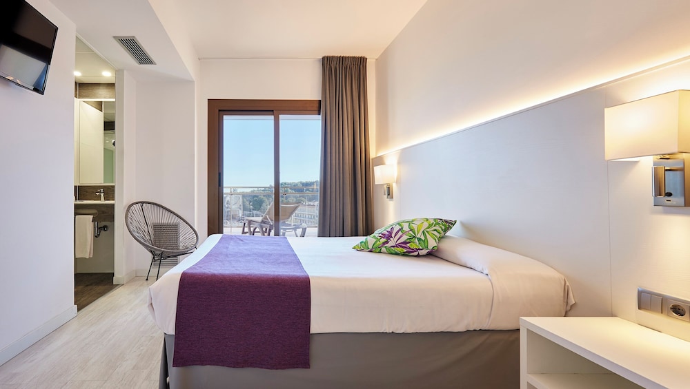 Hotel Samba — Hotel rooms in Lloret de Mar, Catalonia