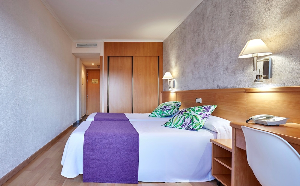 Hotel Samba — Hotel rooms in Lloret de Mar, Catalonia