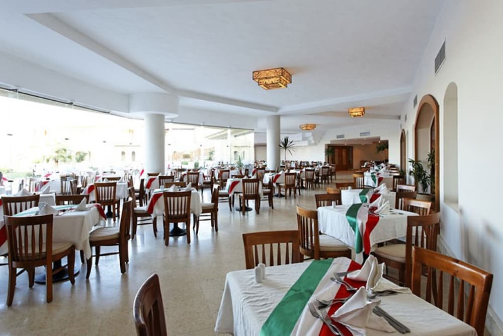 Three Corners Fayrouz Plaza Beach Resort — Restaurant & bars in Marsa Alam, Red Sea