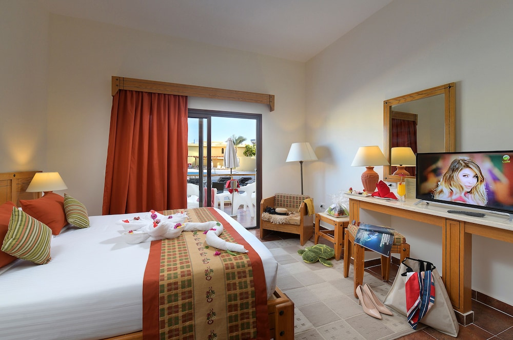 Three Corners Fayrouz Plaza Beach Resort — Hotel rooms in Marsa Alam, Red Sea