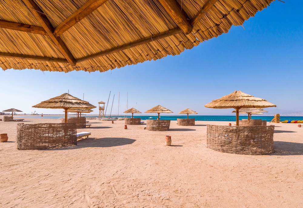 The Cascades Golf Resort Spa and Thalasso — Beach in Soma Bay, Red Sea