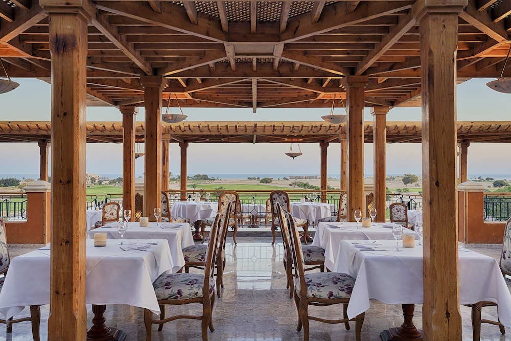 The Cascades Golf Resort Spa and Thalasso — Restaurant & bars in Soma Bay, Red Sea